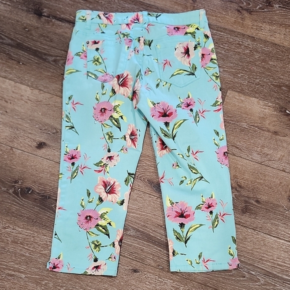 EUC OSO Tripical Floral Print Turquoise Pink Cropped Capri Jeans Resort Floral 6 - Picture 5 of 9